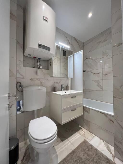Neue Wohnung Neben Der Meduni Und Dem Lkh Грац Екстериор снимка